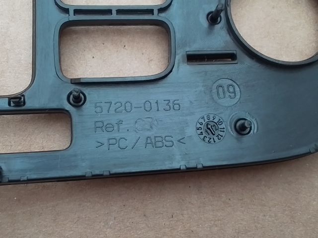 bontott VW UP Rádió / CD Keret