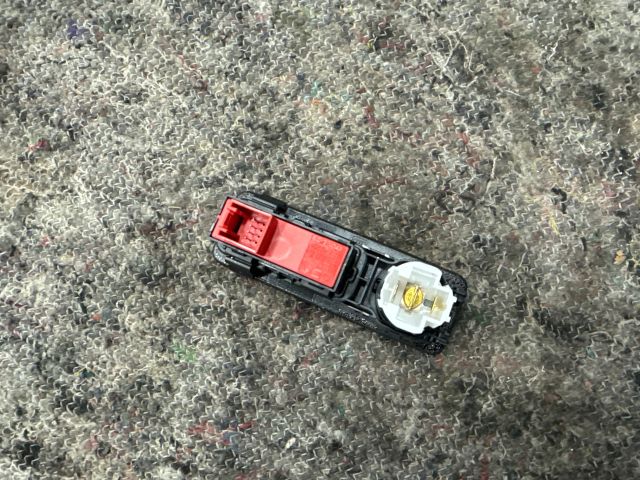 bontott VW UP Szivargyújtó Aljzat