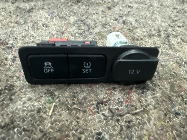 bontott VW UP Szivargyújtó Aljzat