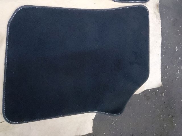 bontott VW UP Szőnyeg Szett