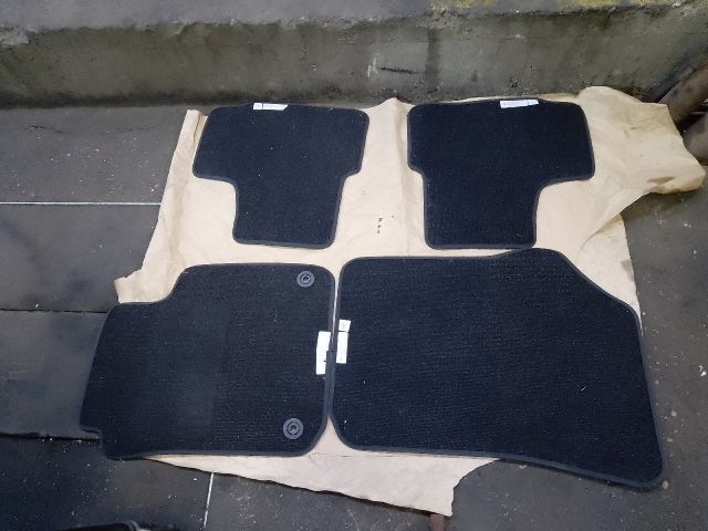 bontott VW UP Szőnyeg Szett