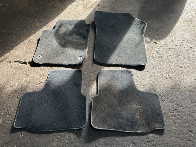 bontott VW UP Szőnyeg Szett