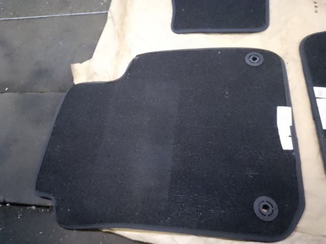 bontott VW UP Szőnyeg Szett