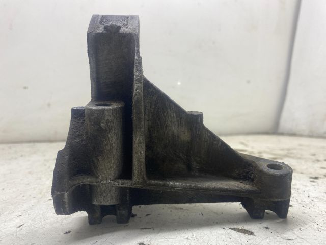 bontott VW VENTO Generátor Tartó Bak