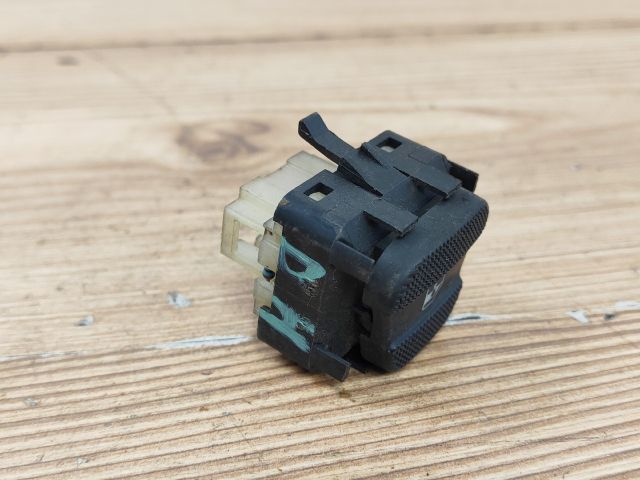 bontott VW VENTO Bal hátsó Ablakemelő Kapcsoló