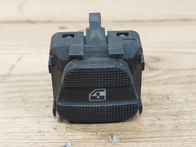 bontott VW VENTO Bal hátsó Ablakemelő Kapcsoló