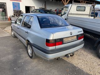 bontott VW VENTO Csomagtérajtó Jobb Zsanér