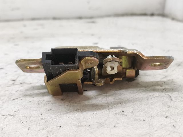 bontott VW VENTO Csomagtérajtó Zárszerkezet