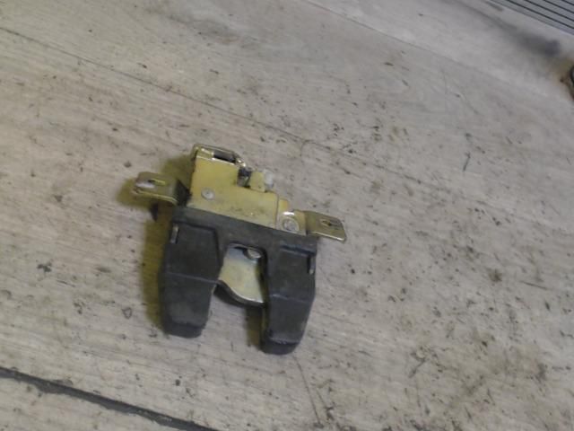 bontott VW VENTO Csomagtérajtó Zárszerkezet