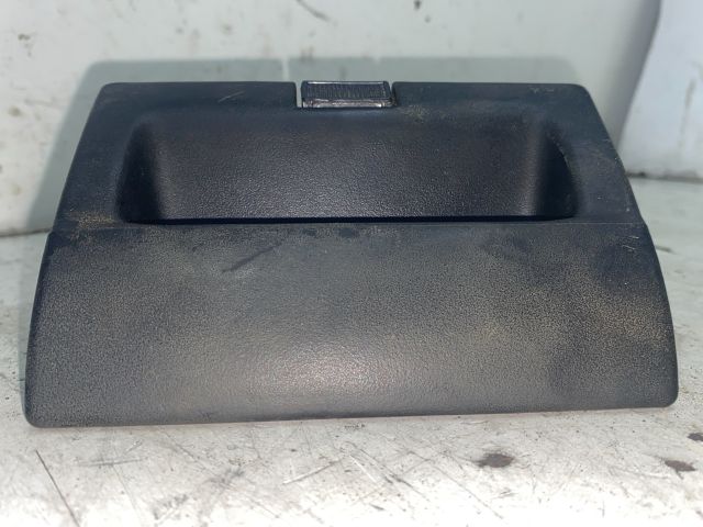 bontott VW VENTO Első Hamutartó