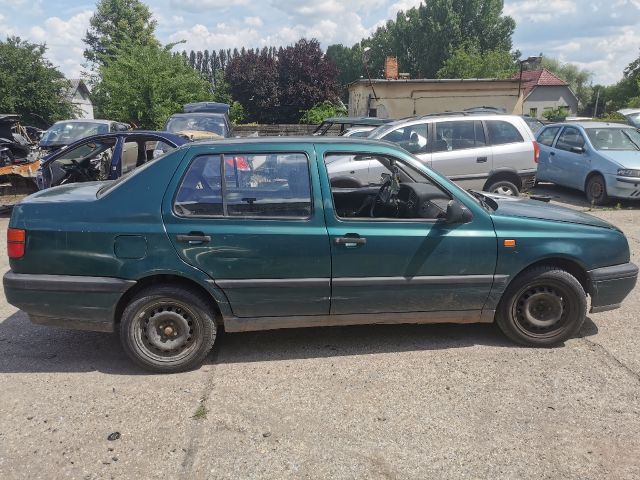 bontott VW VENTO Első Lökhárító (Részeivel)