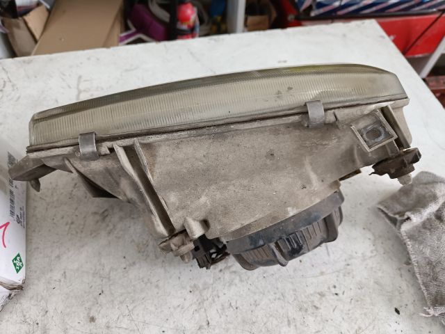 bontott VW VENTO Jobb Fényszóró