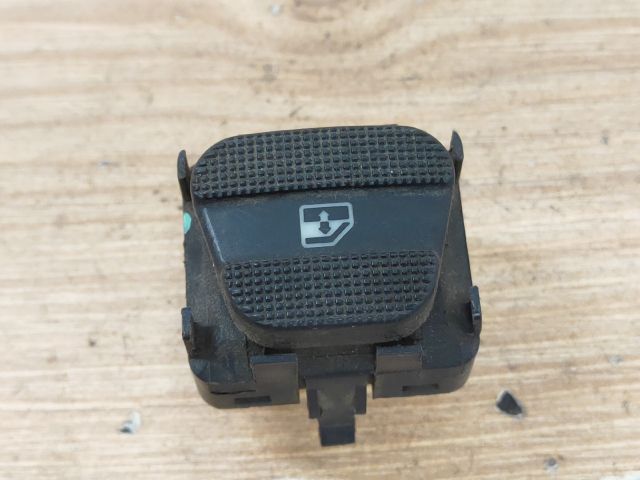 bontott VW VENTO Jobb hátsó Ablakemelő Kapcsoló