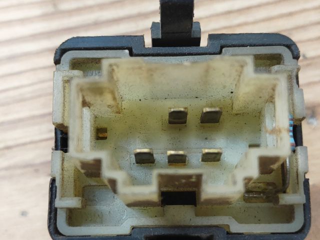 bontott VW VENTO Jobb hátsó Ablakemelő Kapcsoló