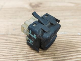 bontott VW VENTO Jobb hátsó Ablakemelő Kapcsoló