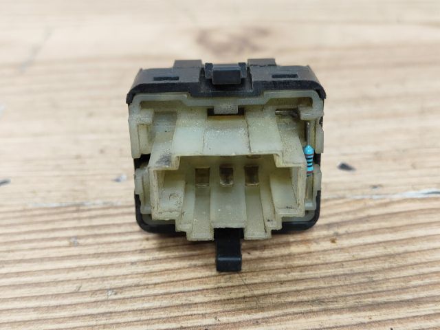 bontott VW VENTO Jobb hátsó Ablakemelő Kapcsoló