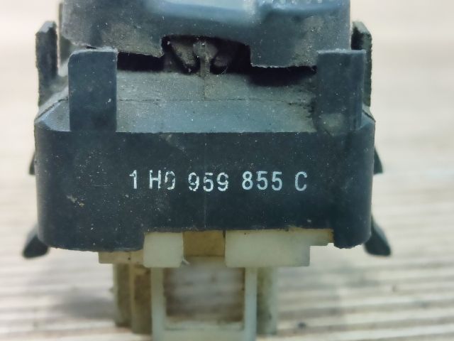 bontott VW VENTO Jobb hátsó Ablakemelő Kapcsoló