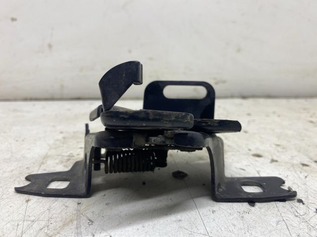 bontott VW VENTO Motorháztető Zárszerkezet