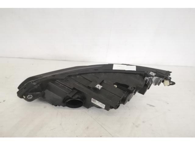 bontott VW VW GOLF VIII Jobb Ledes Fényszóró