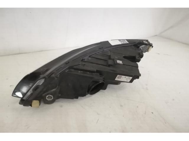 bontott VW VW GOLF VIII Jobb Ledes Fényszóró