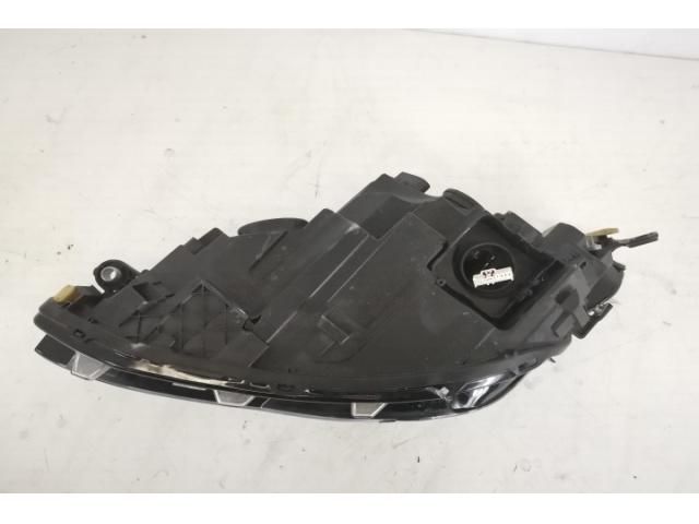 bontott VW VW GOLF VIII Jobb Ledes Fényszóró