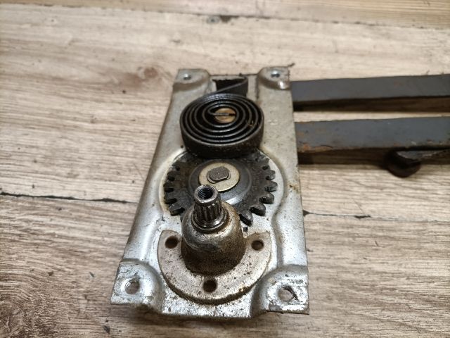 bontott WARTBURG 353 Bal első Ablakemelő Szerkezet (Mechanikus)