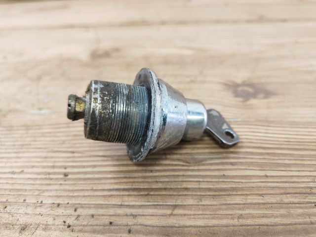 bontott WARTBURG 353 Csomagtér Nyitó Kar / Gomb