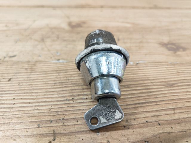 bontott WARTBURG 353 Csomagtér Nyitó Kar / Gomb