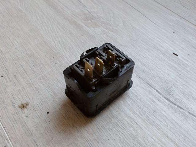 bontott ZASTAVA 101 Kapcsoló (Magában)